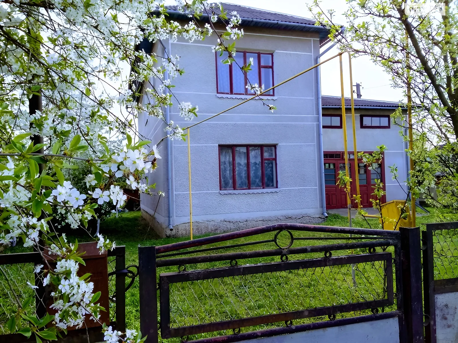 Продается дом на 2 этажа 160 кв. м с верандой, цена: 50000 € - фото 1