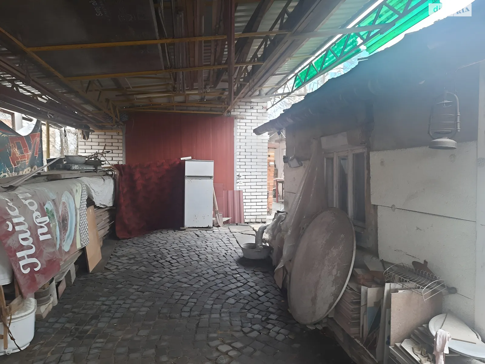 Продается дом на 3 этажа 120 кв. м с бассейном, цена: 100000 $ - фото 1