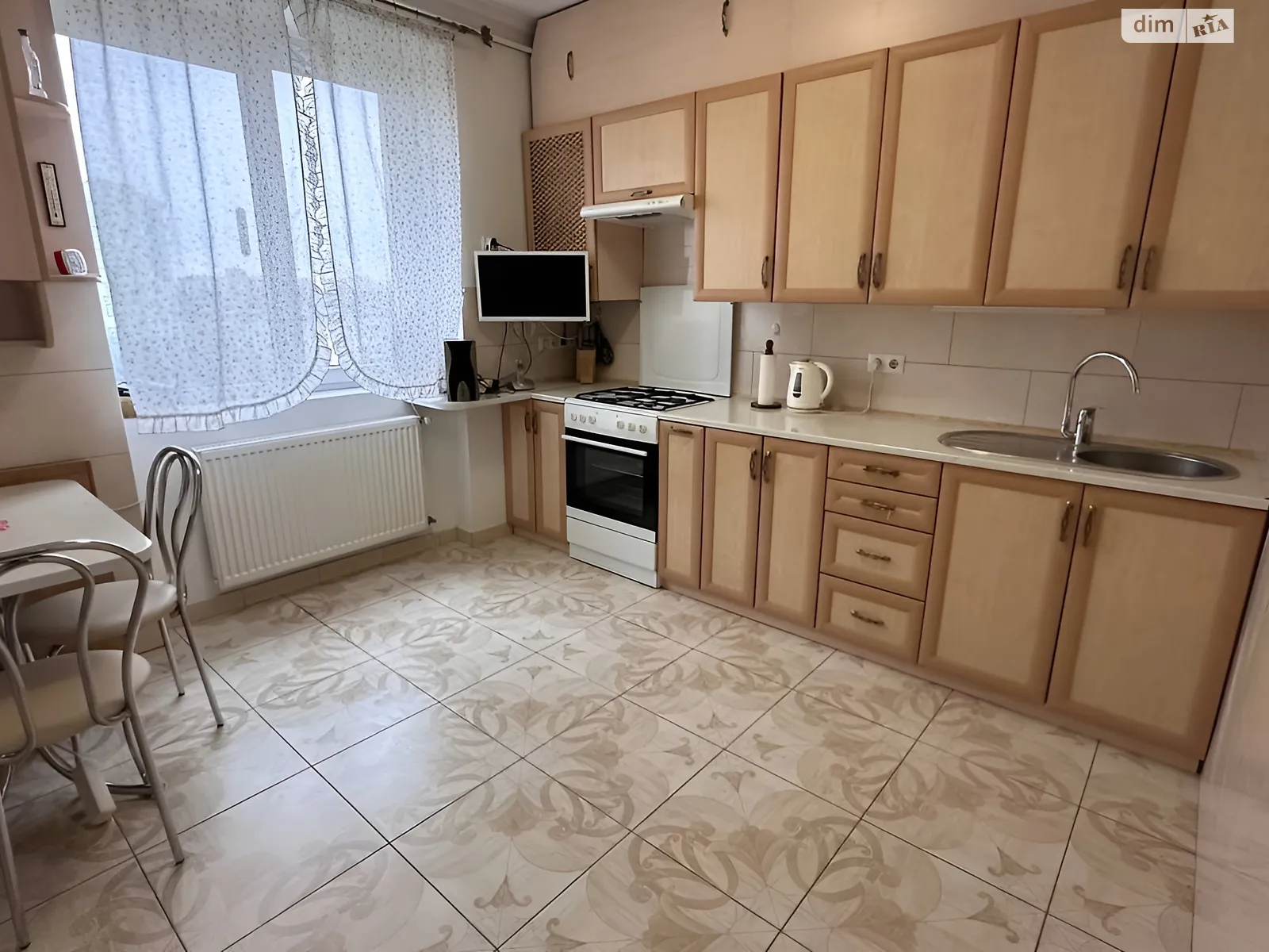 Продается 1-комнатная квартира 52 кв. м в Ивано-Франковске, ул. Надречная - фото 1
