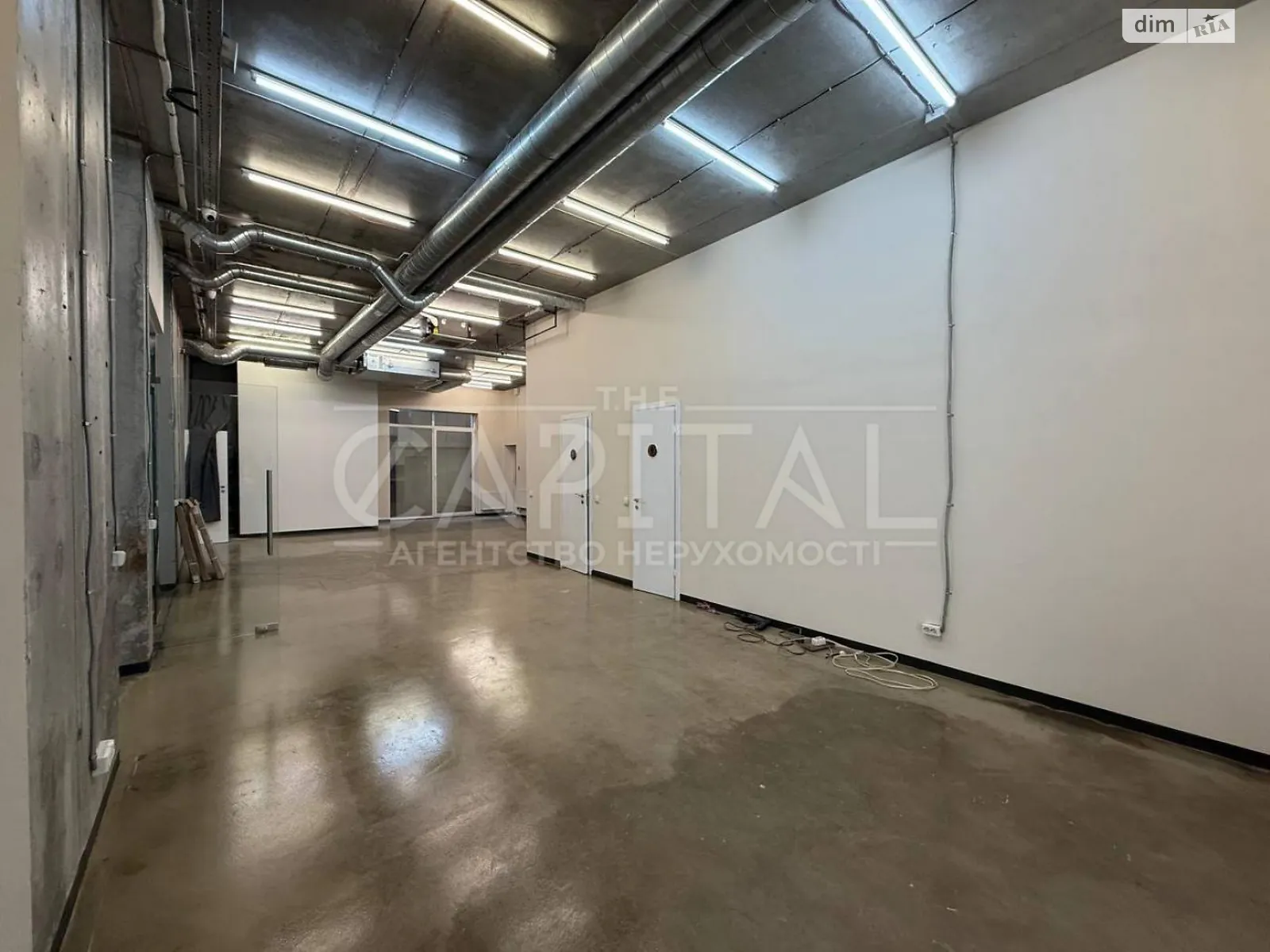 Сдается в аренду офис 240 кв. м в бизнес-центре, цена: 3800 $ - фото 1