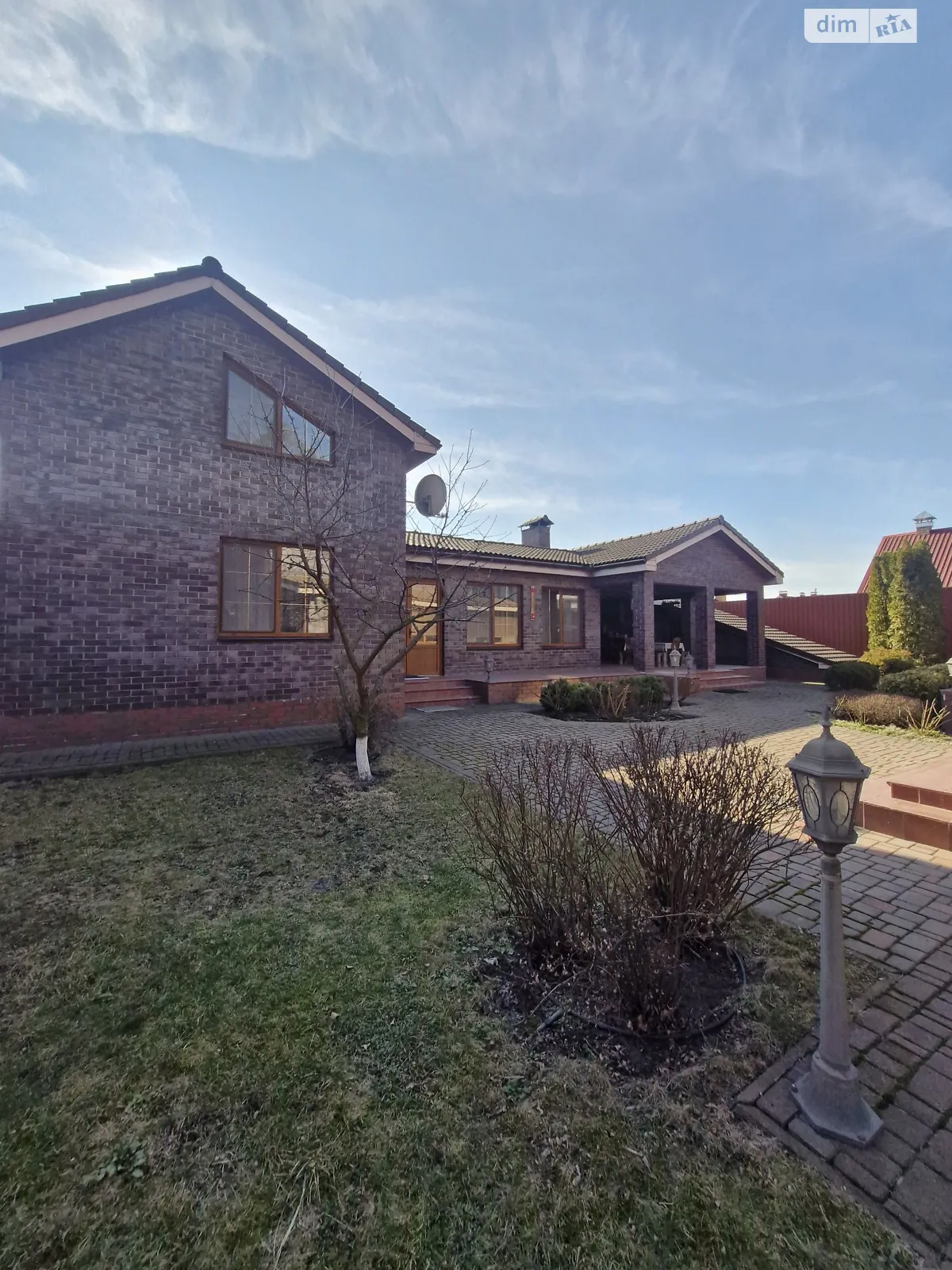 Продается дом на 3 этажа 439.5 кв. м с балконом, цена: 750000 $ - фото 1