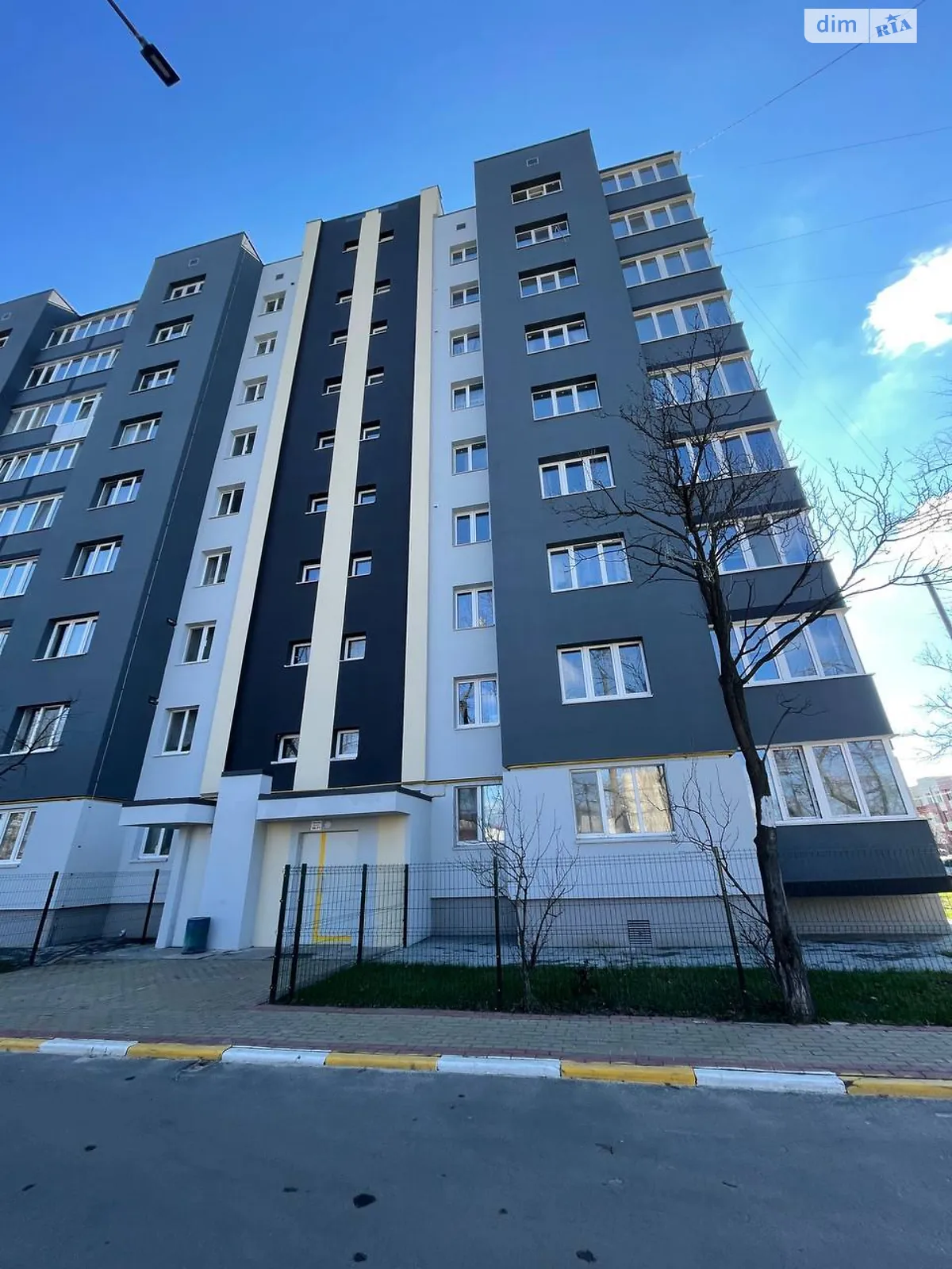 Продается 3-комнатная квартира 70 кв. м в Ирпене, ул. Севериновская(Октябрьская), 128 - фото 1