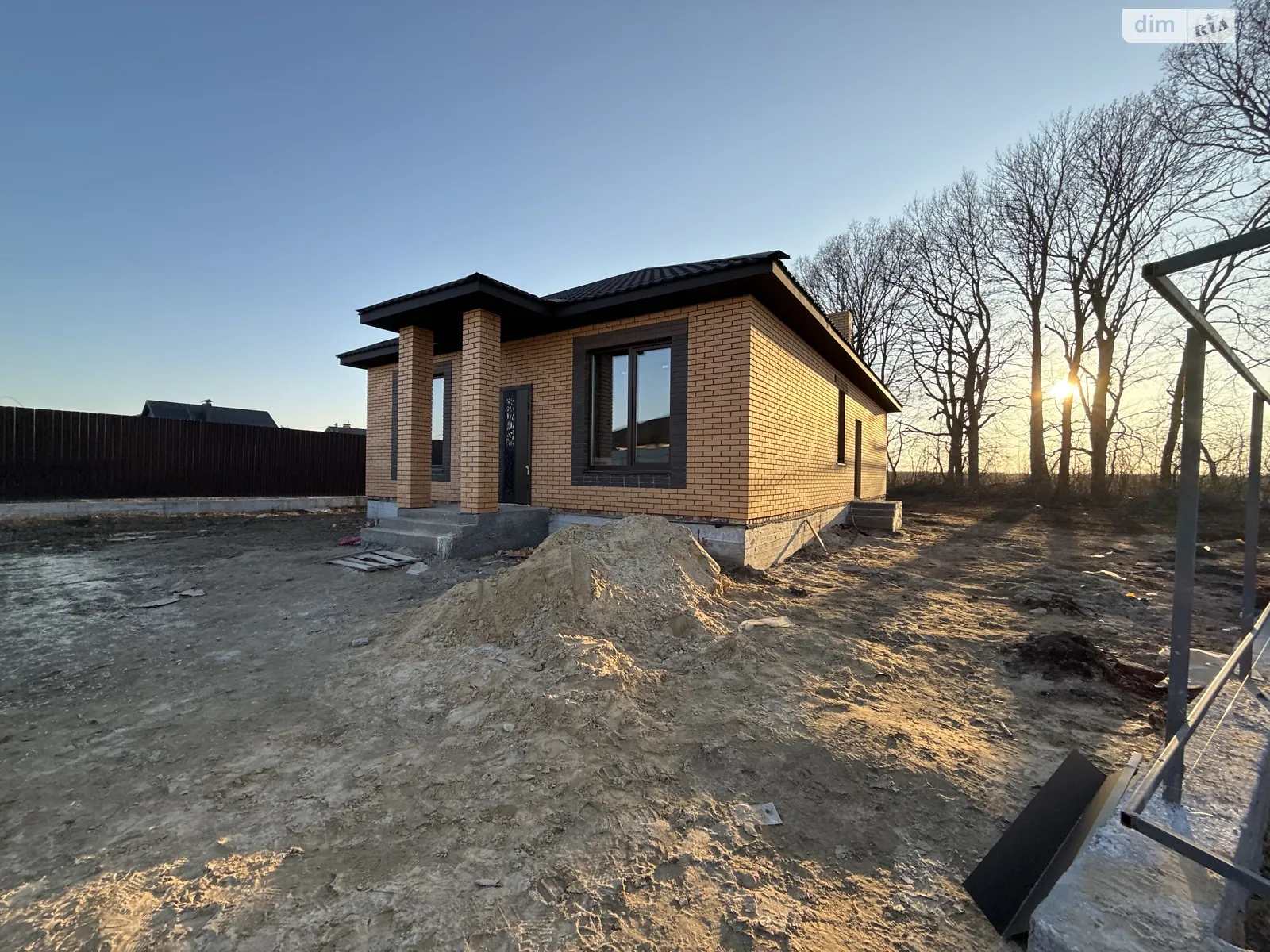 Продается одноэтажный дом 105 кв. м с гаражом, цена: 88000 $ - фото 1