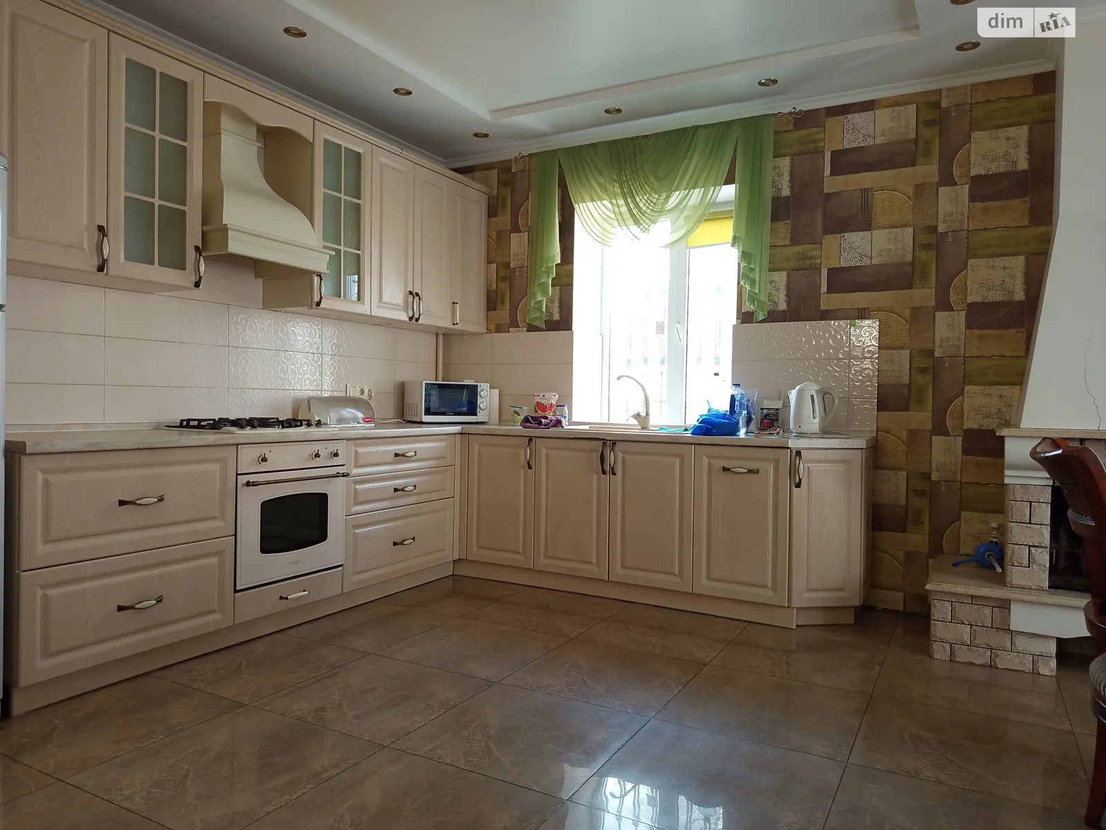 Продается дом на 3 этажа 300 кв. м с участком, цена: 270000 $ - фото 1