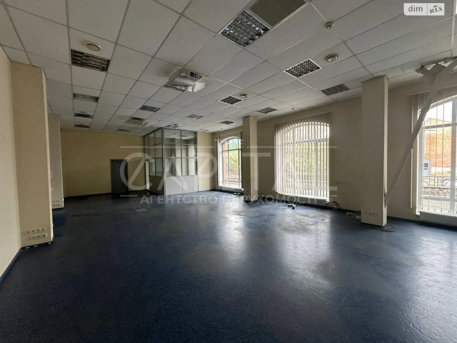 Сдается в аренду офис 196 кв. м в бизнес-центре, цена: 2548 $ - фото 1