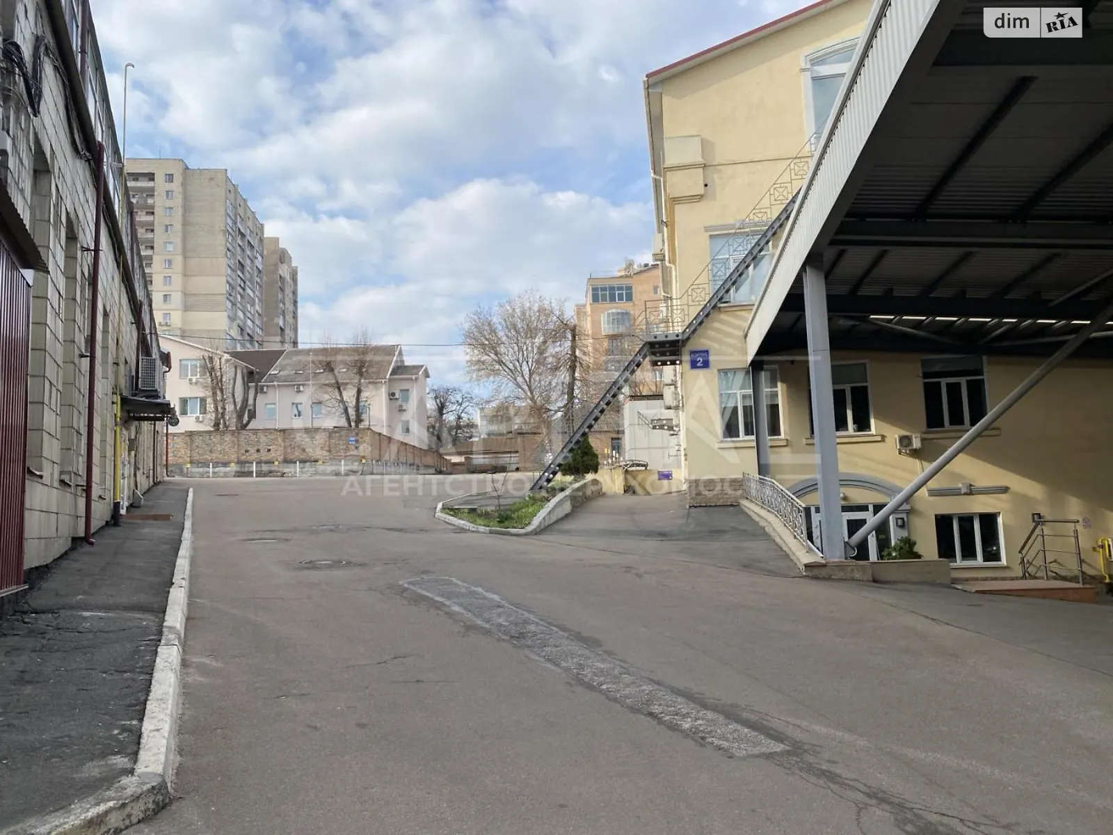 Здається в оренду офіс 323 кв. м в бізнес-центрі, цена: 2700 $ - фото 1