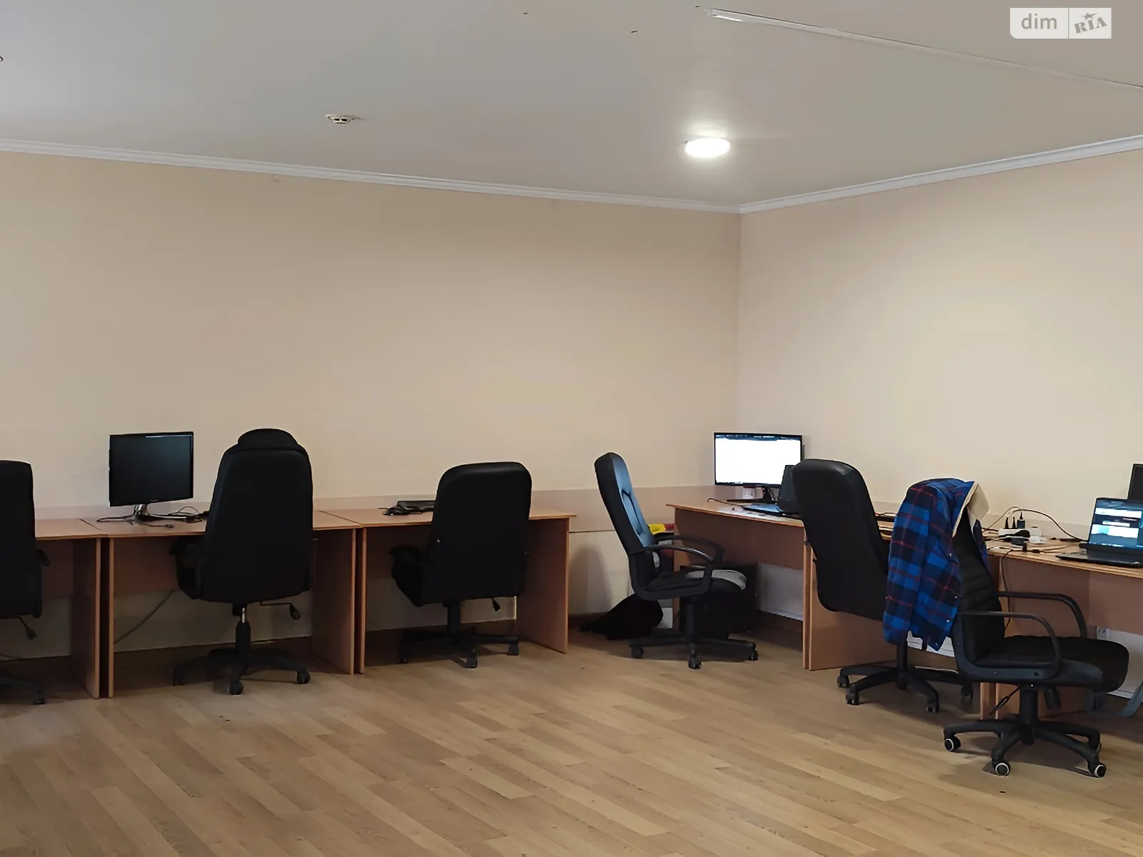 Сдается в аренду офис 68 кв. м в бизнес-центре, цена: 25000 грн - фото 1