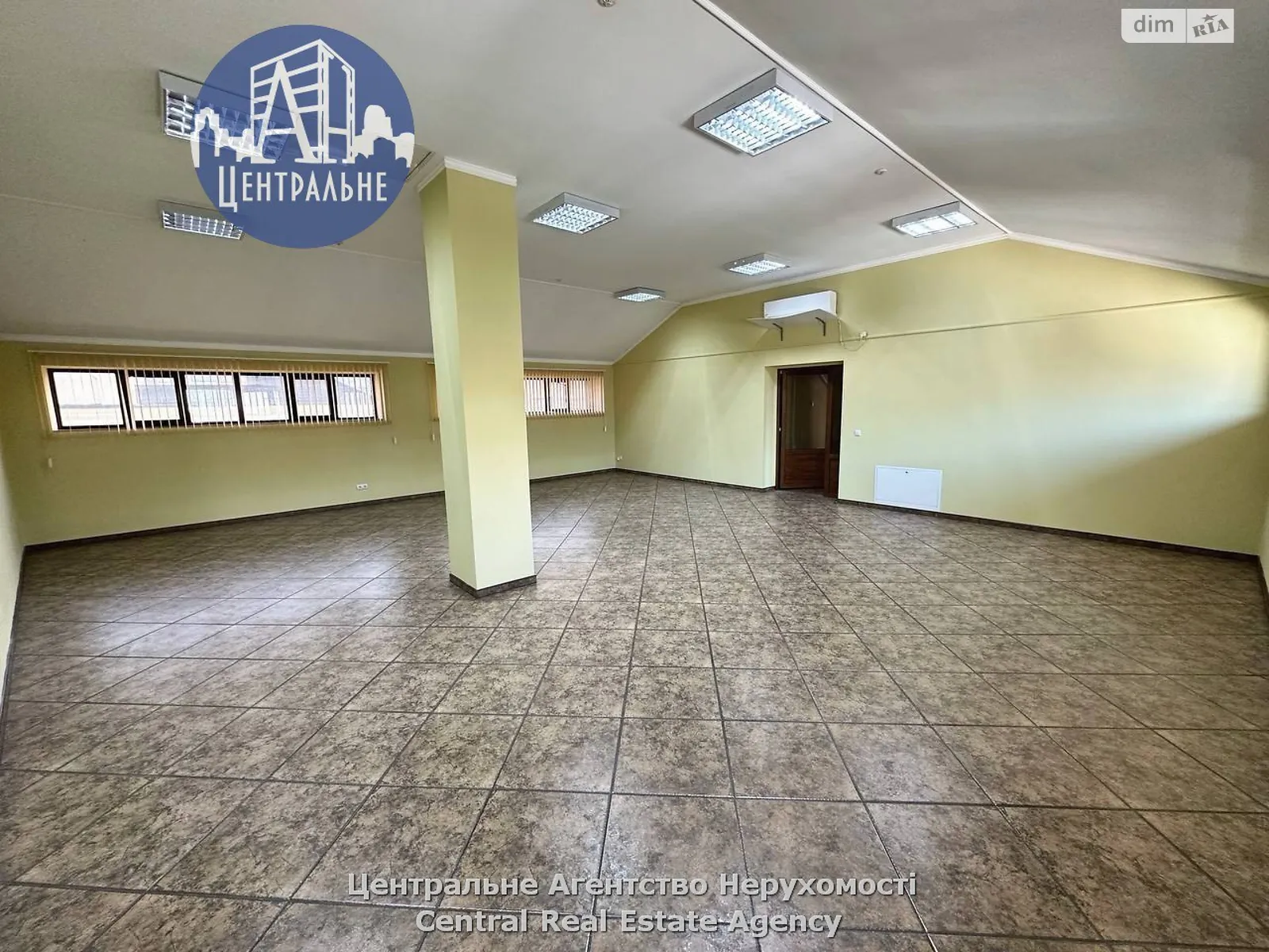 Сдается в аренду офис 75 кв. м в бизнес-центре, цена: 500 € - фото 1