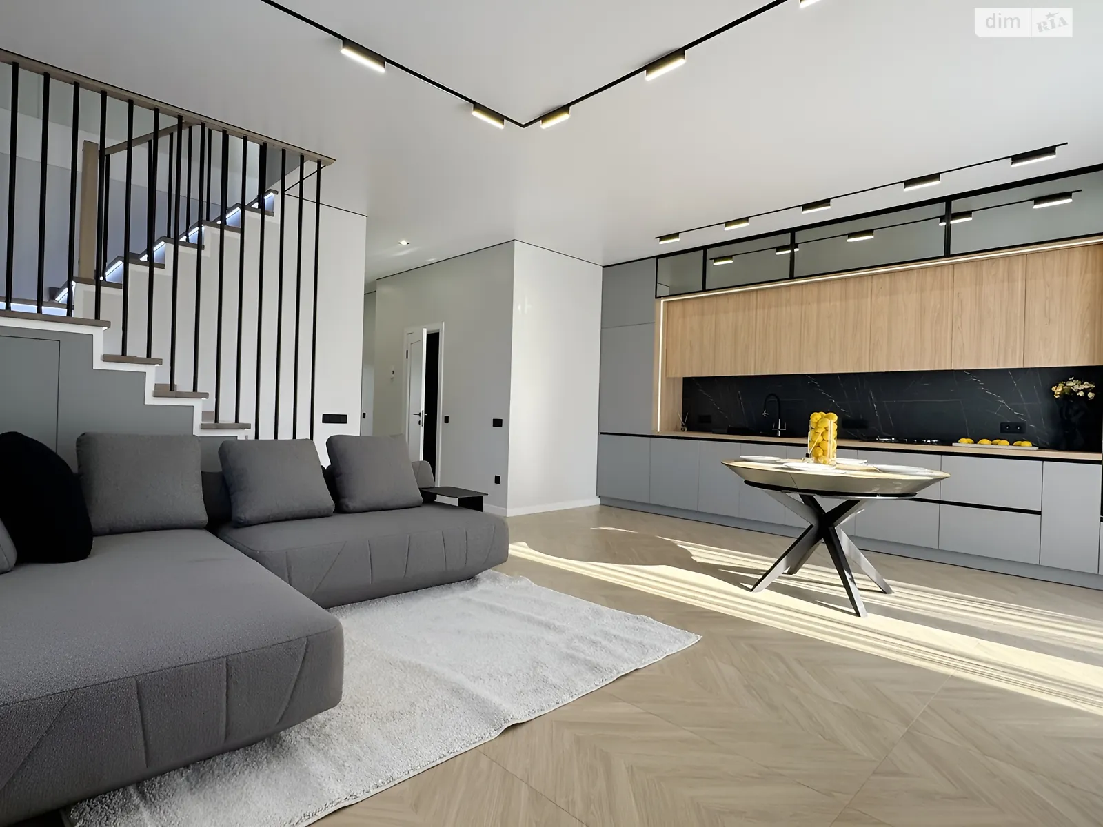 Продается дом на 2 этажа 125 кв. м с бассейном, цена: 170000 $ - фото 1