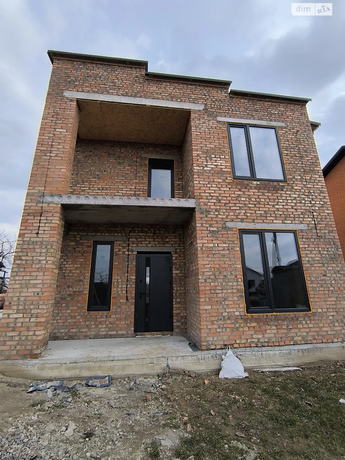 Продается дом на 2 этажа 140 кв. м с бассейном, цена: 105000 $ - фото 1