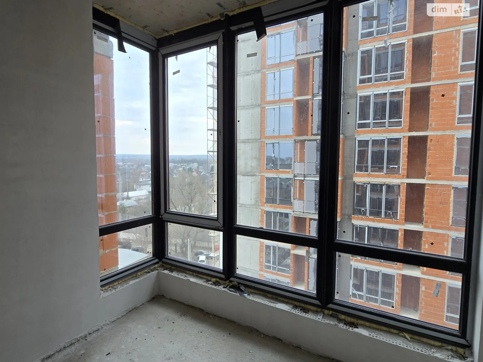 Продается 1-комнатная квартира 43 кв. м в Ивано-Франковске, ул. Ленкавского, 34/2 - фото 1