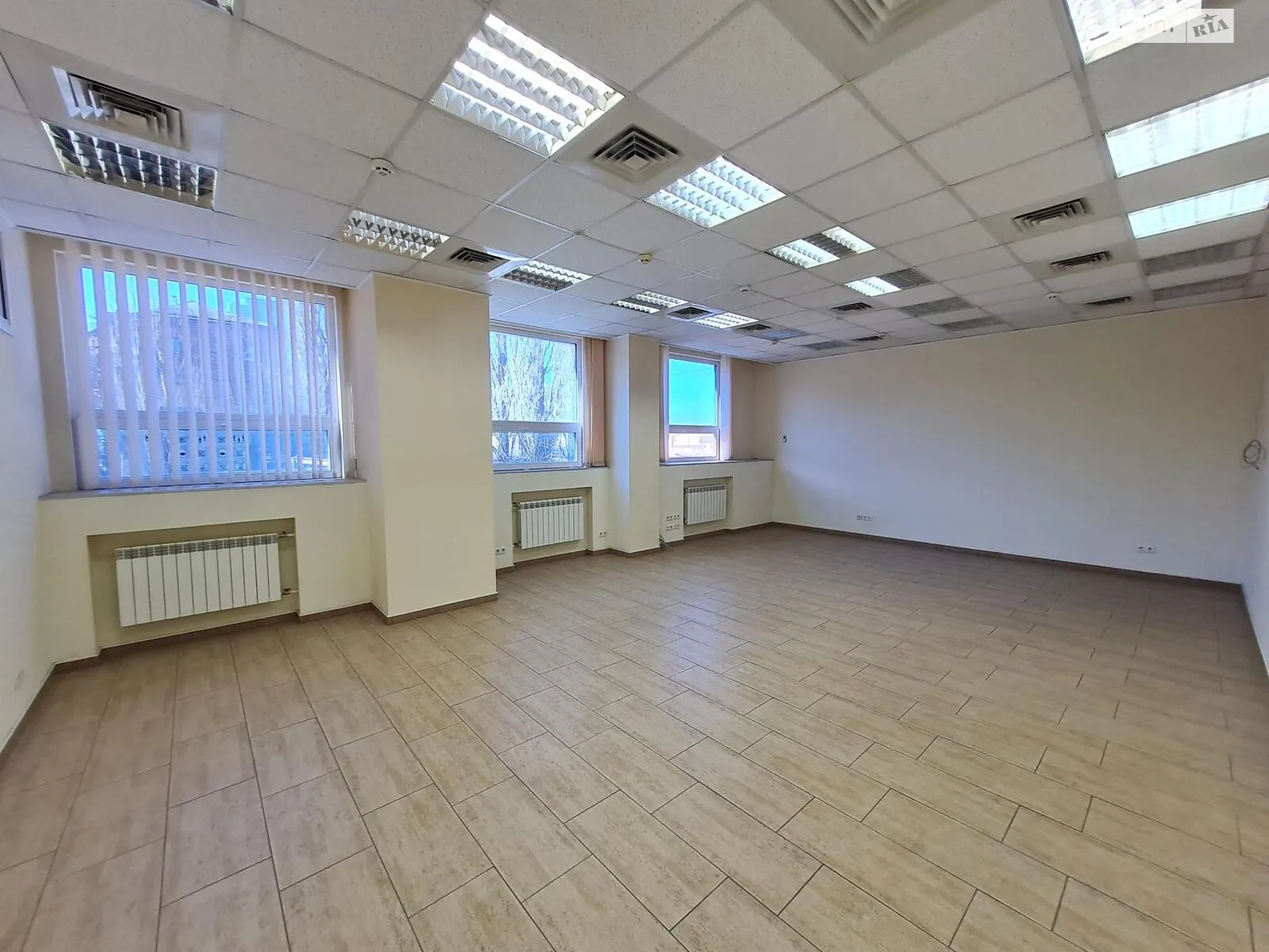Сдается в аренду офис 761.7 кв. м в бизнес-центре, цена: 213276 грн - фото 1