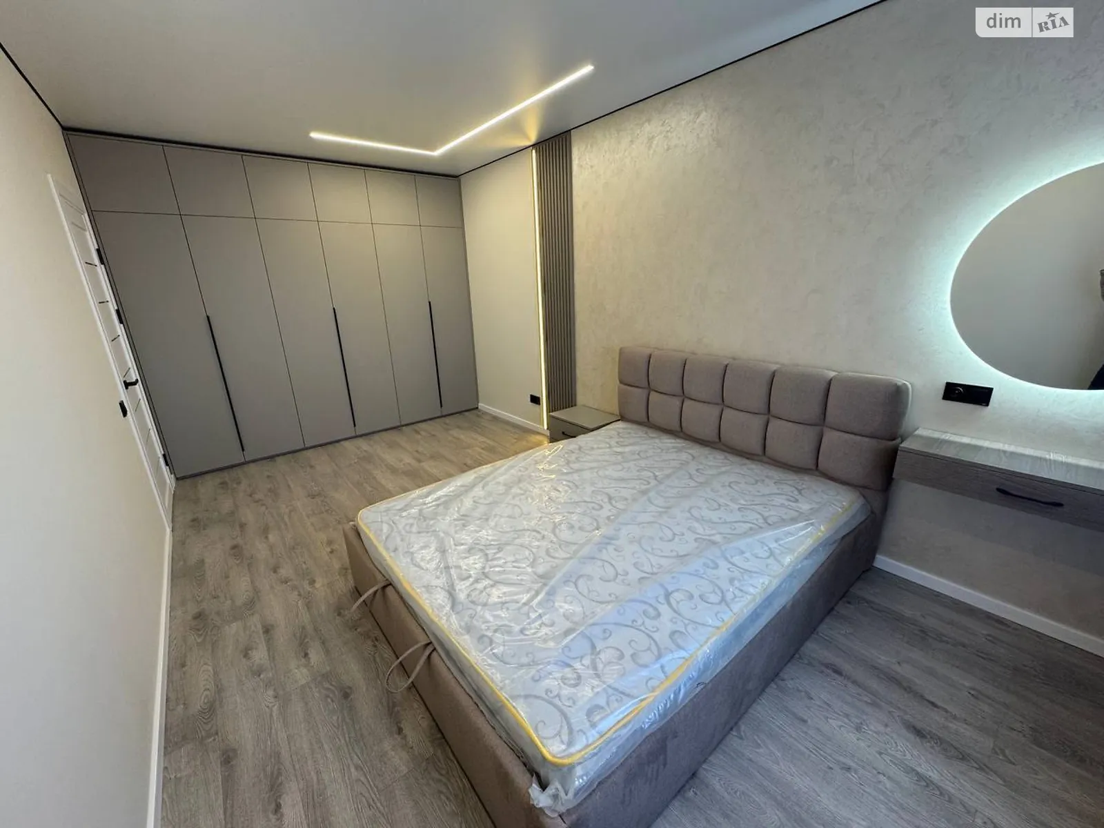Продается 1-комнатная квартира 41.3 кв. м в Ивано-Франковске, ул. Хмельницкого Богдана, 57 - фото 1