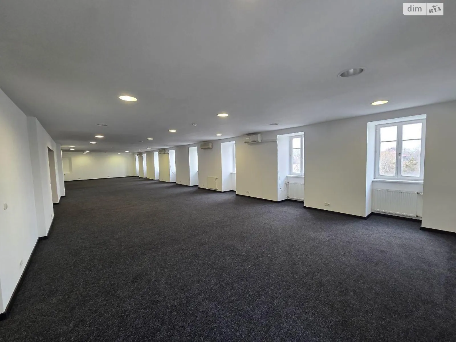 Сдается в аренду офис 640 кв. м в бизнес-центре, цена: 9450 $ - фото 1