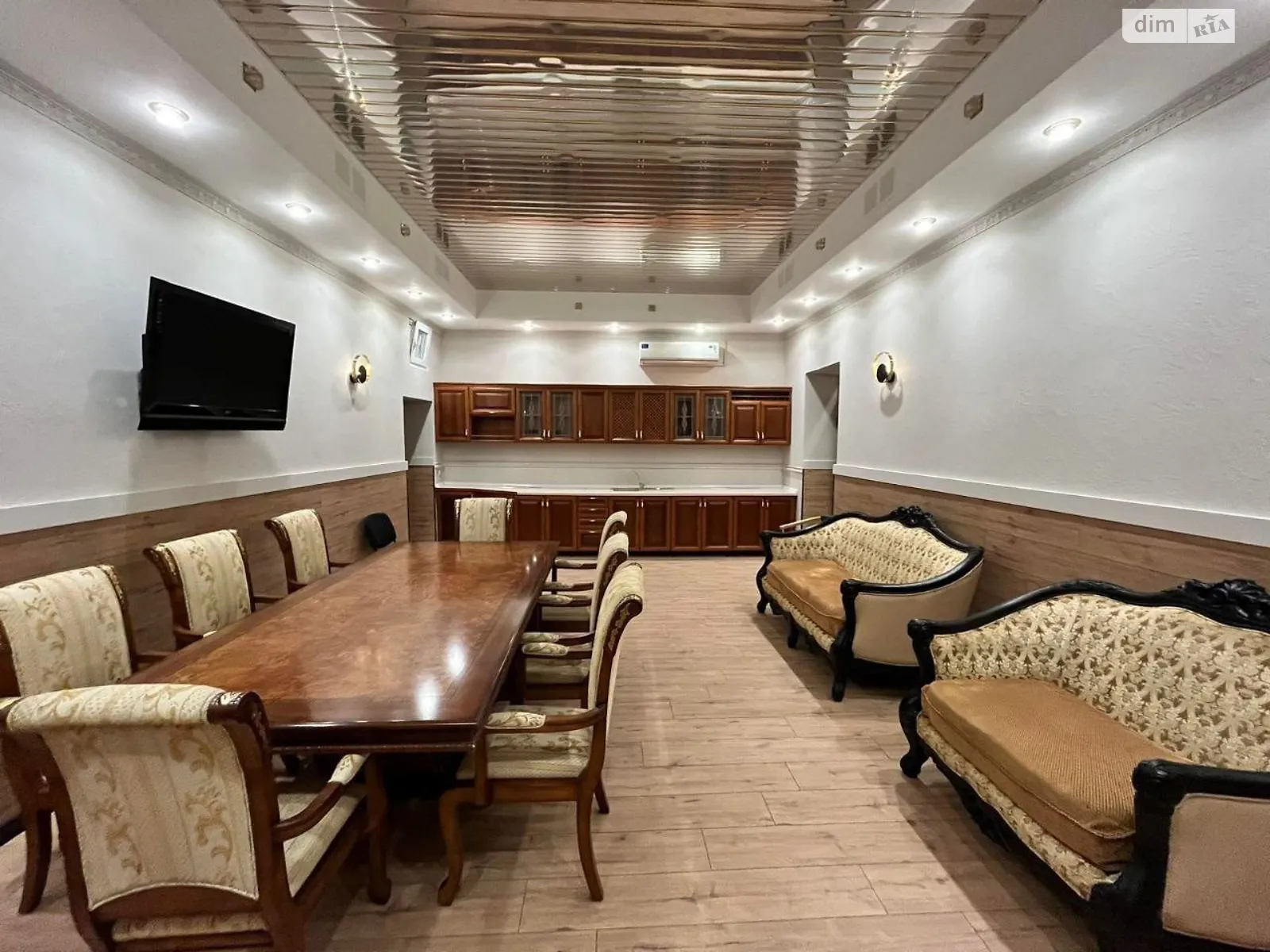 Продается объект сферы услуг 355 кв. м в 2-этажном здании, цена: 350000 $ - фото 1