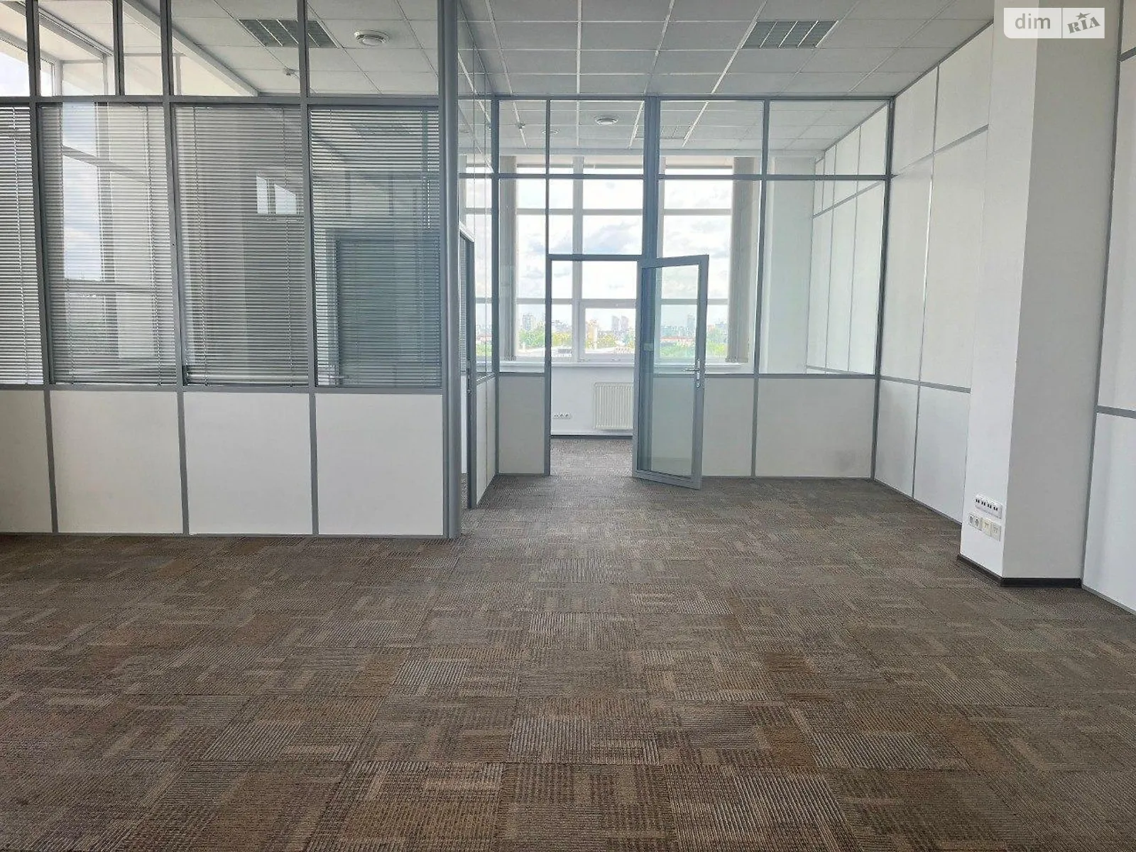 Сдается в аренду офис 1000 кв. м в бизнес-центре, цена: 10000 $ - фото 1