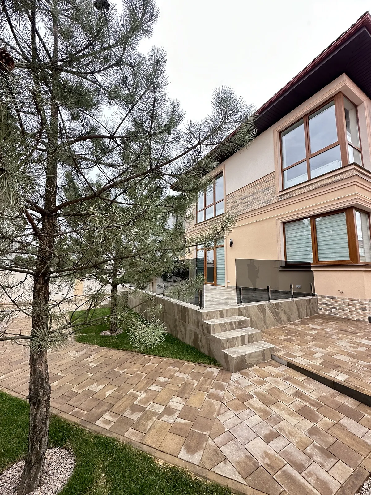 Продается дом на 3 этажа 160 кв. м с мебелью, цена: 380000 $ - фото 1
