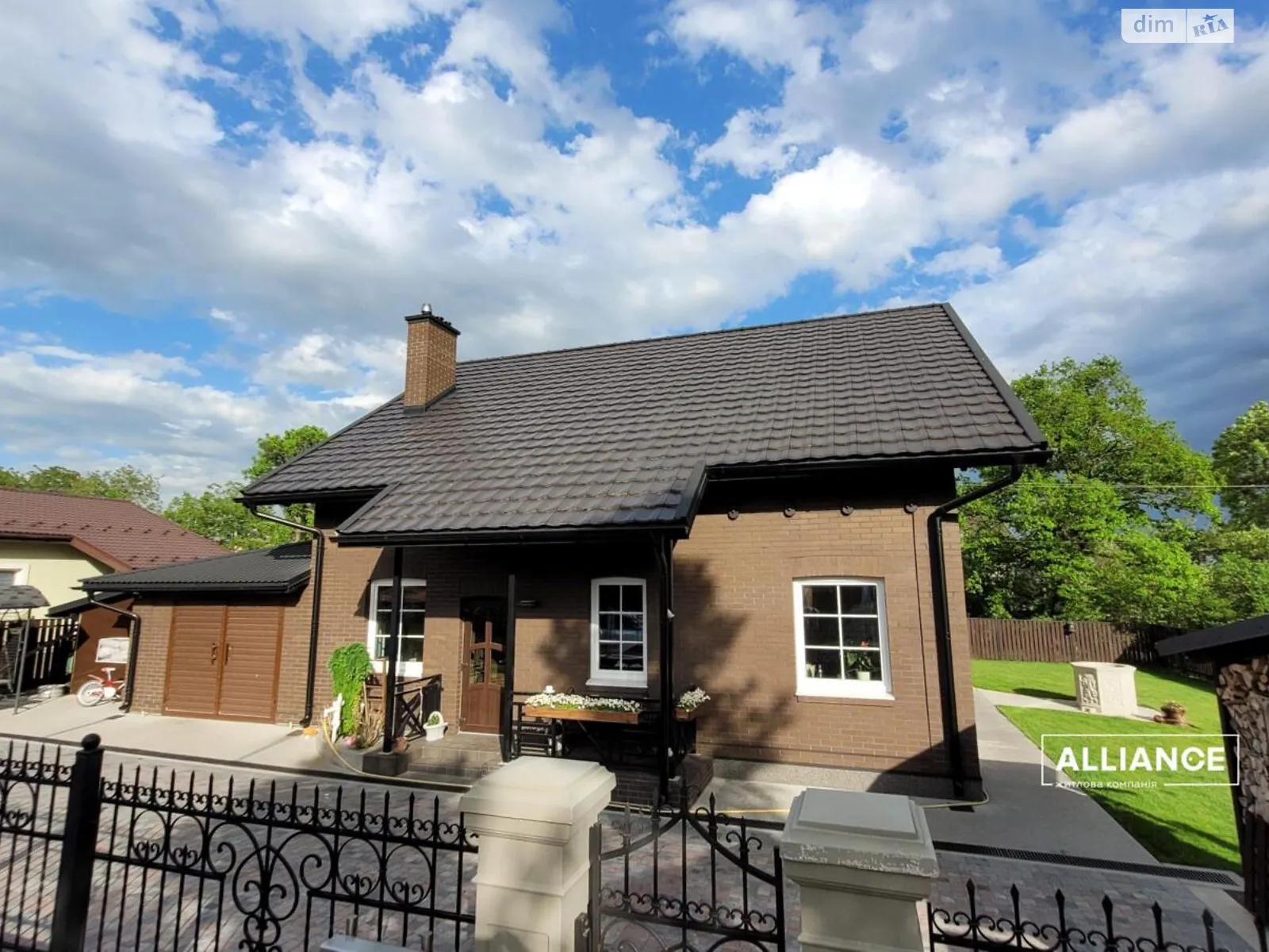 Продается дом на 2 этажа 160 кв. м с камином, цена: 195000 $ - фото 1