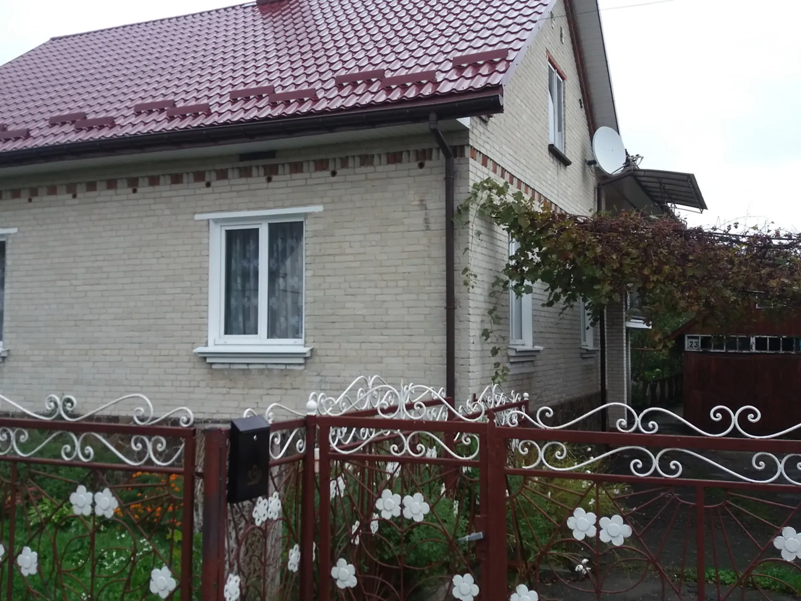 Сдается в аренду дом на 2 этажа 179.4 кв. м с мансардой, цена: 300 $ - фото 1