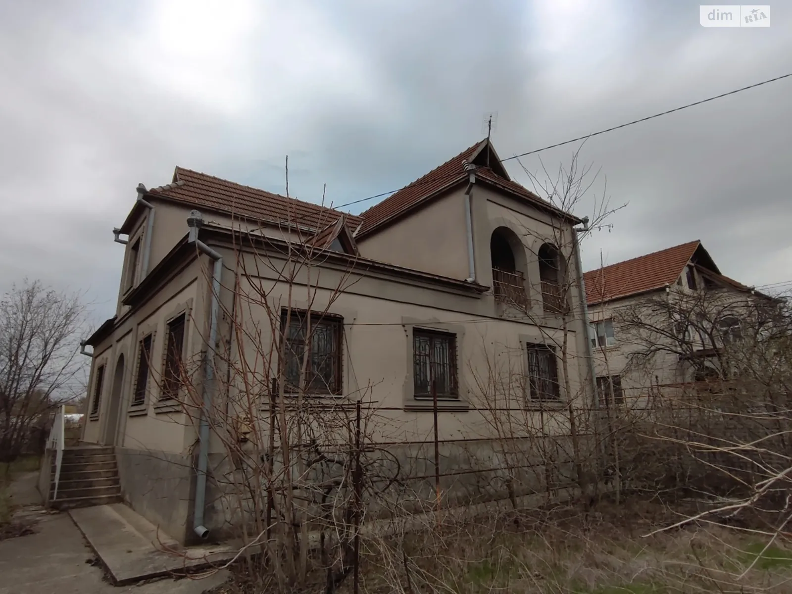 Продается дом на 2 этажа 208 кв. м с бассейном, цена: 77000 $ - фото 1