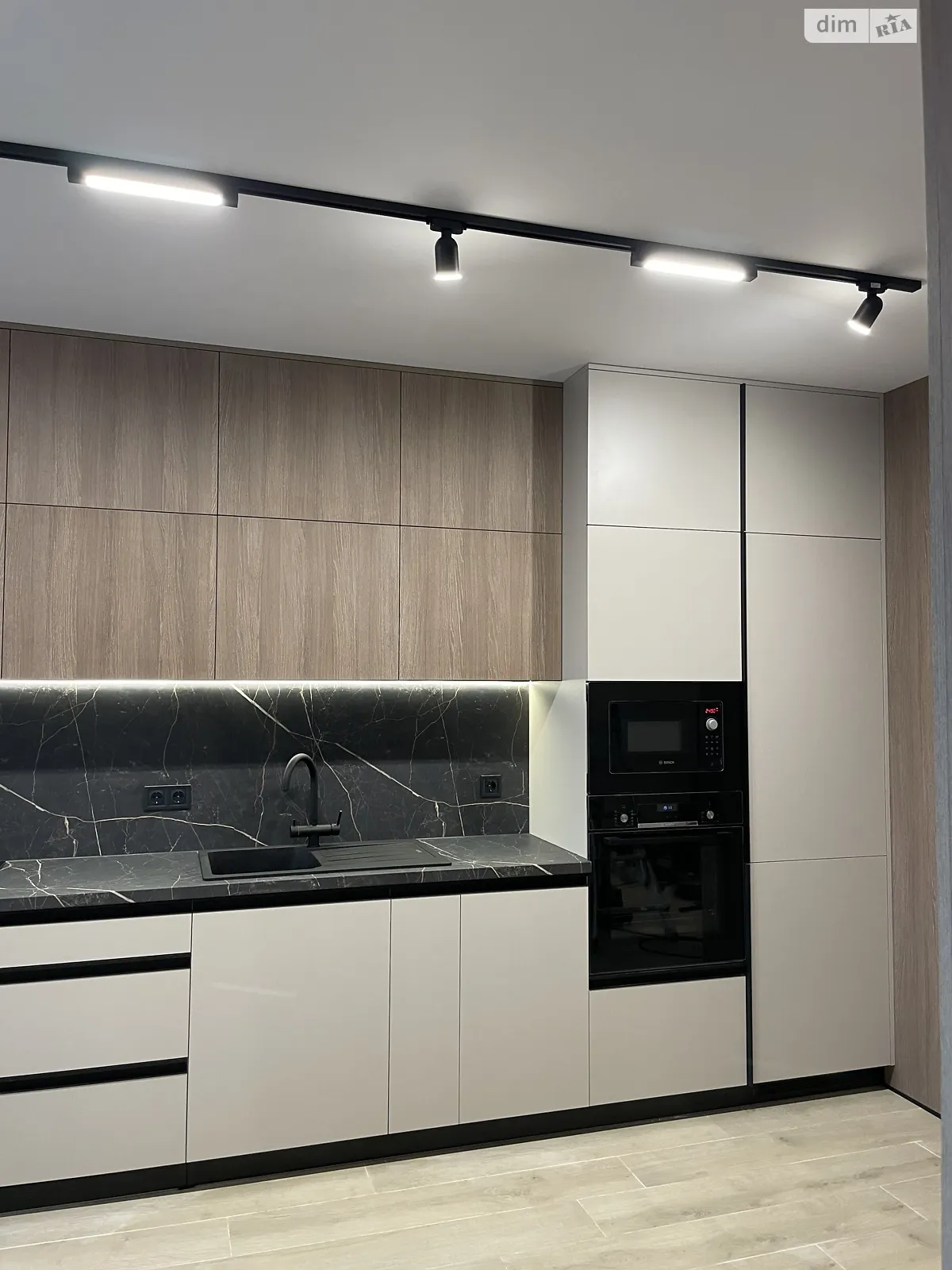 Продается 1-комнатная квартира 52 кв. м в Житомире, Ворота Искусств майд., 9А - фото 1
