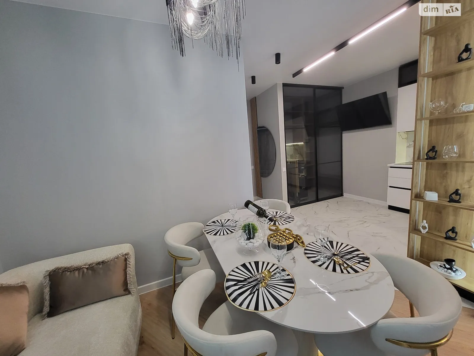 Продается 4-комнатная квартира 206 кв. м в Одессе, ул. Генуэзская - фото 1