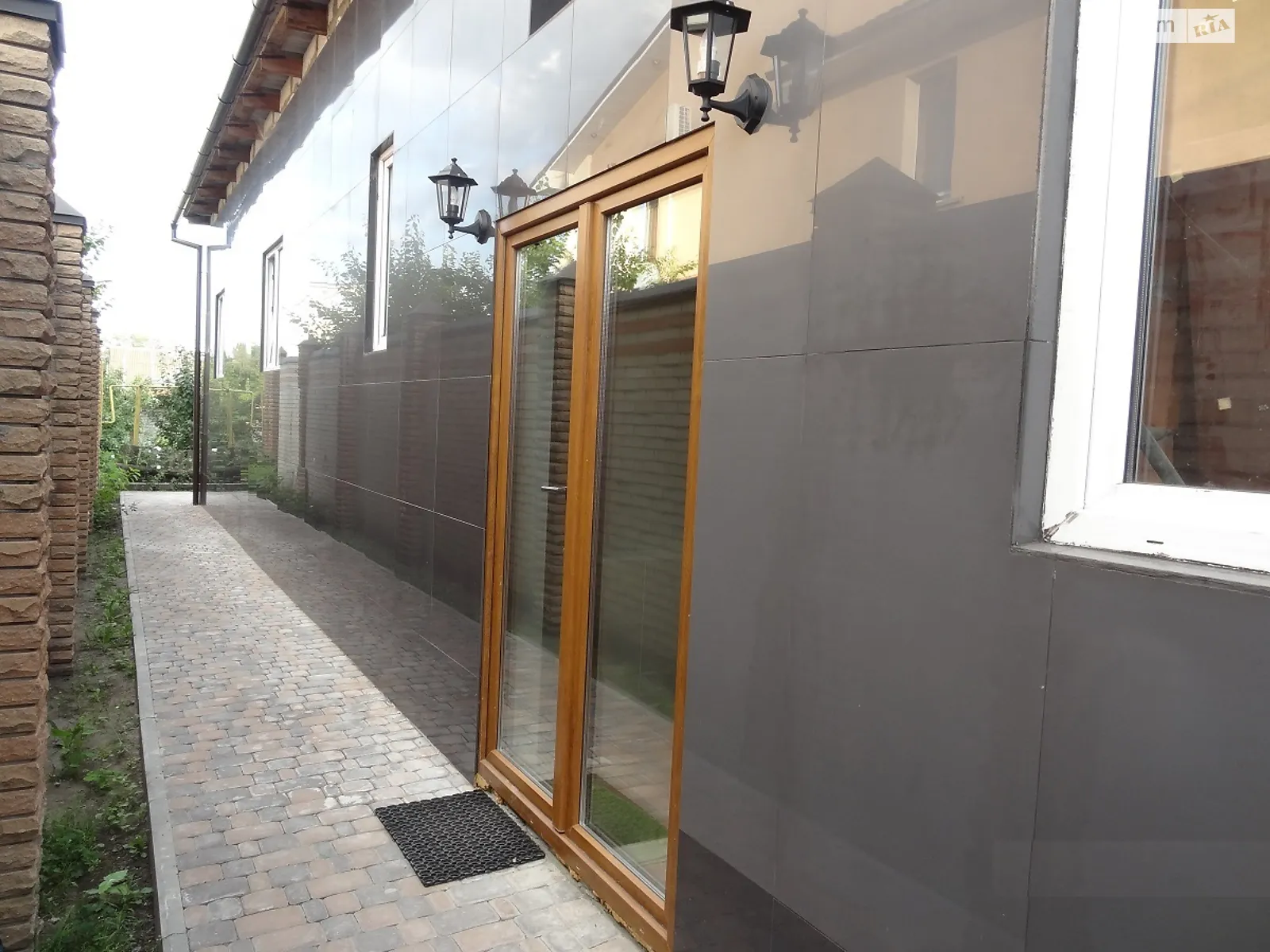 Продається одноповерховий будинок 300 кв. м з гаражем, цена: 350000 € - фото 1