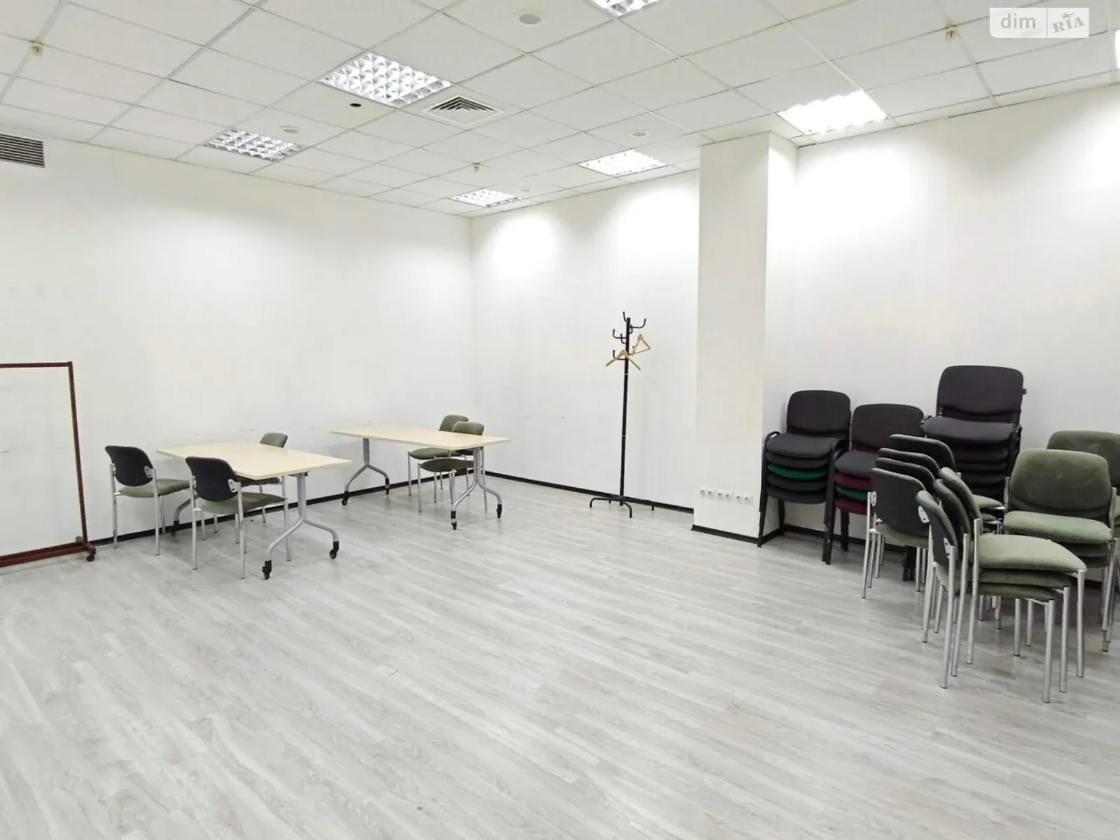 Сдается в аренду офис 55 кв. м в бизнес-центре, цена: 20660 грн - фото 1