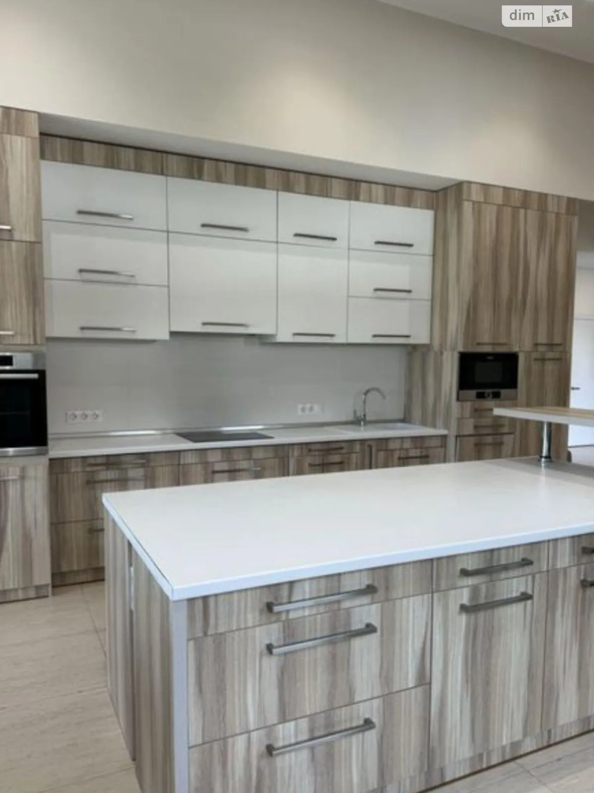 Продается одноэтажный дом 220 кв. м с гаражом, цена: 345000 $ - фото 1