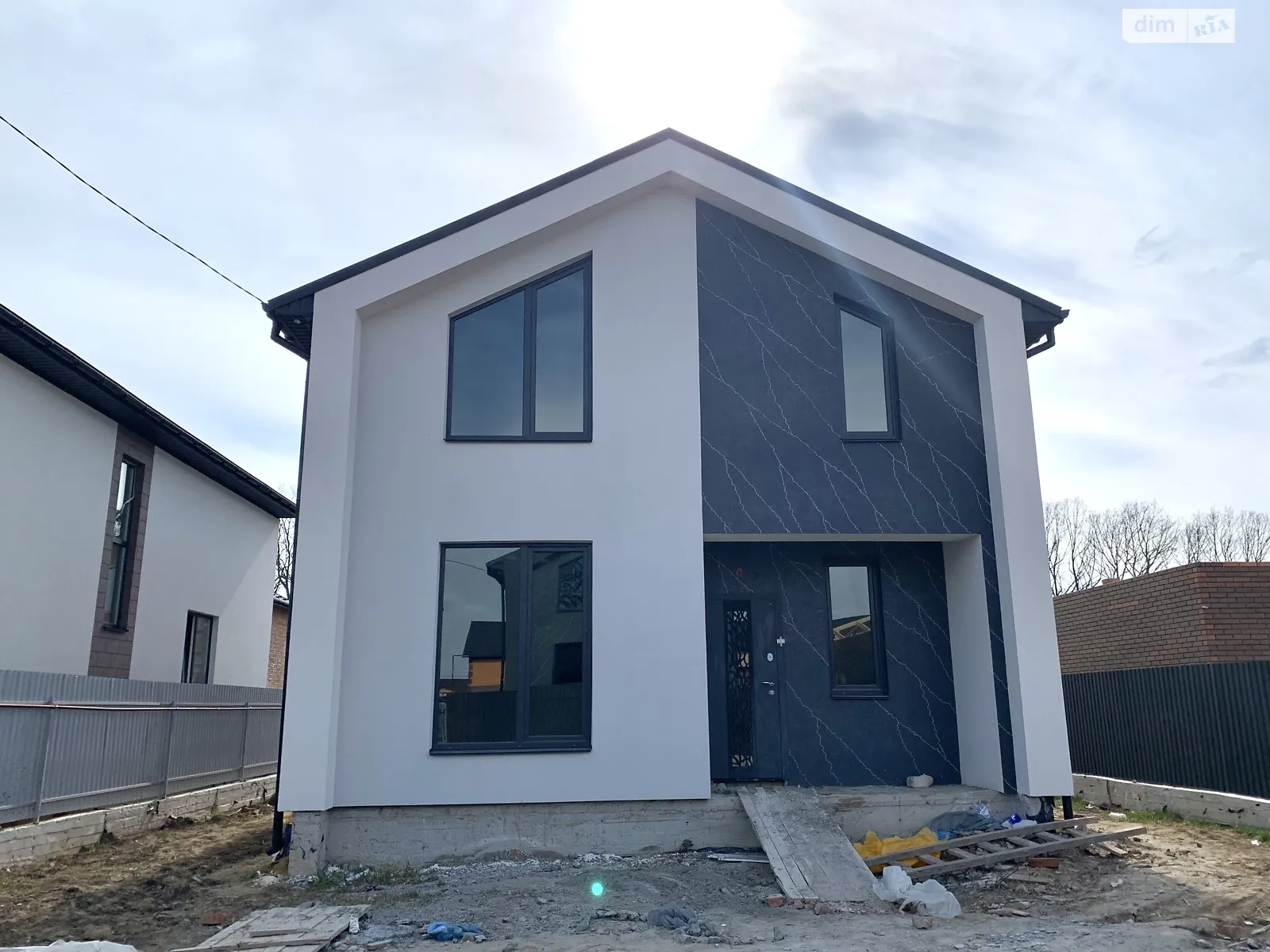 Продается дом на 2 этажа 120 кв. м с мансардой, цена: 114999 $ - фото 1