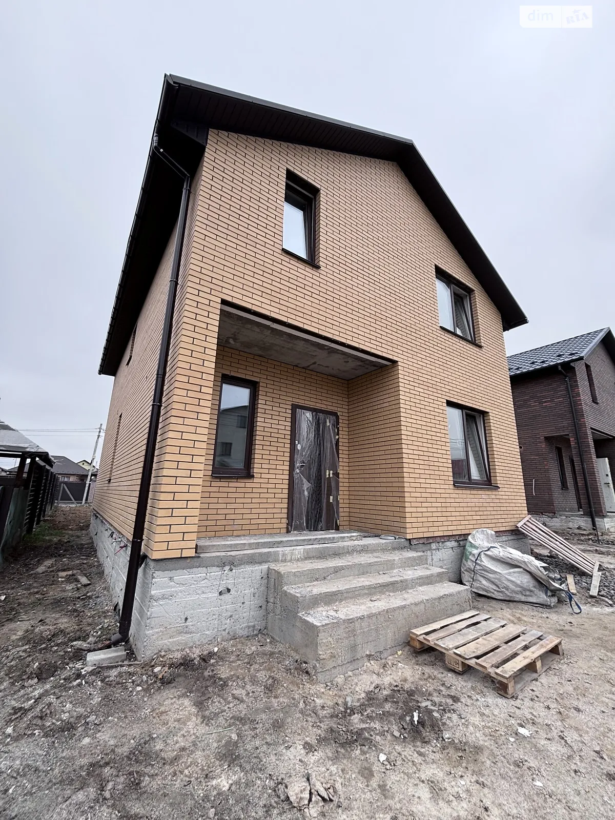 Продается дом на 2 этажа 125 кв. м с верандой, цена: 100000 $ - фото 1