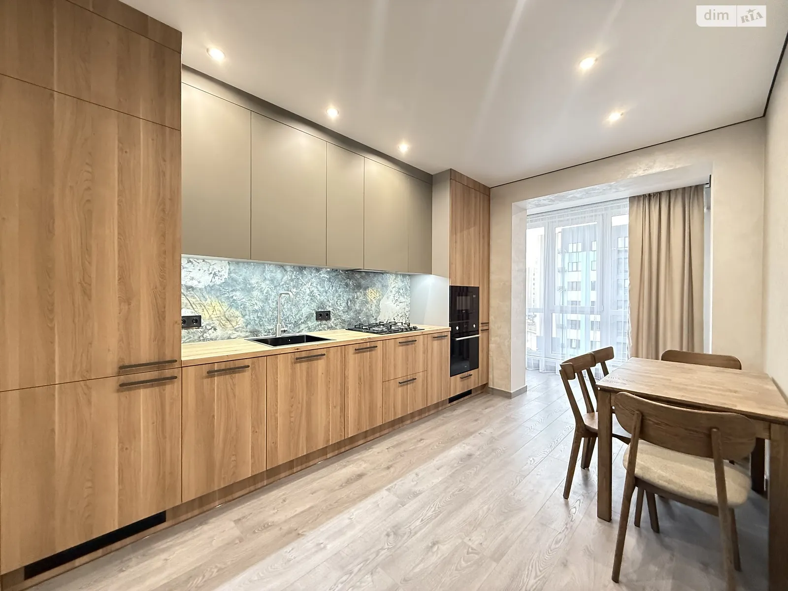 Продается 1-комнатная квартира 42 кв. м в Ровно, ул. Студенческая, 24А - фото 1