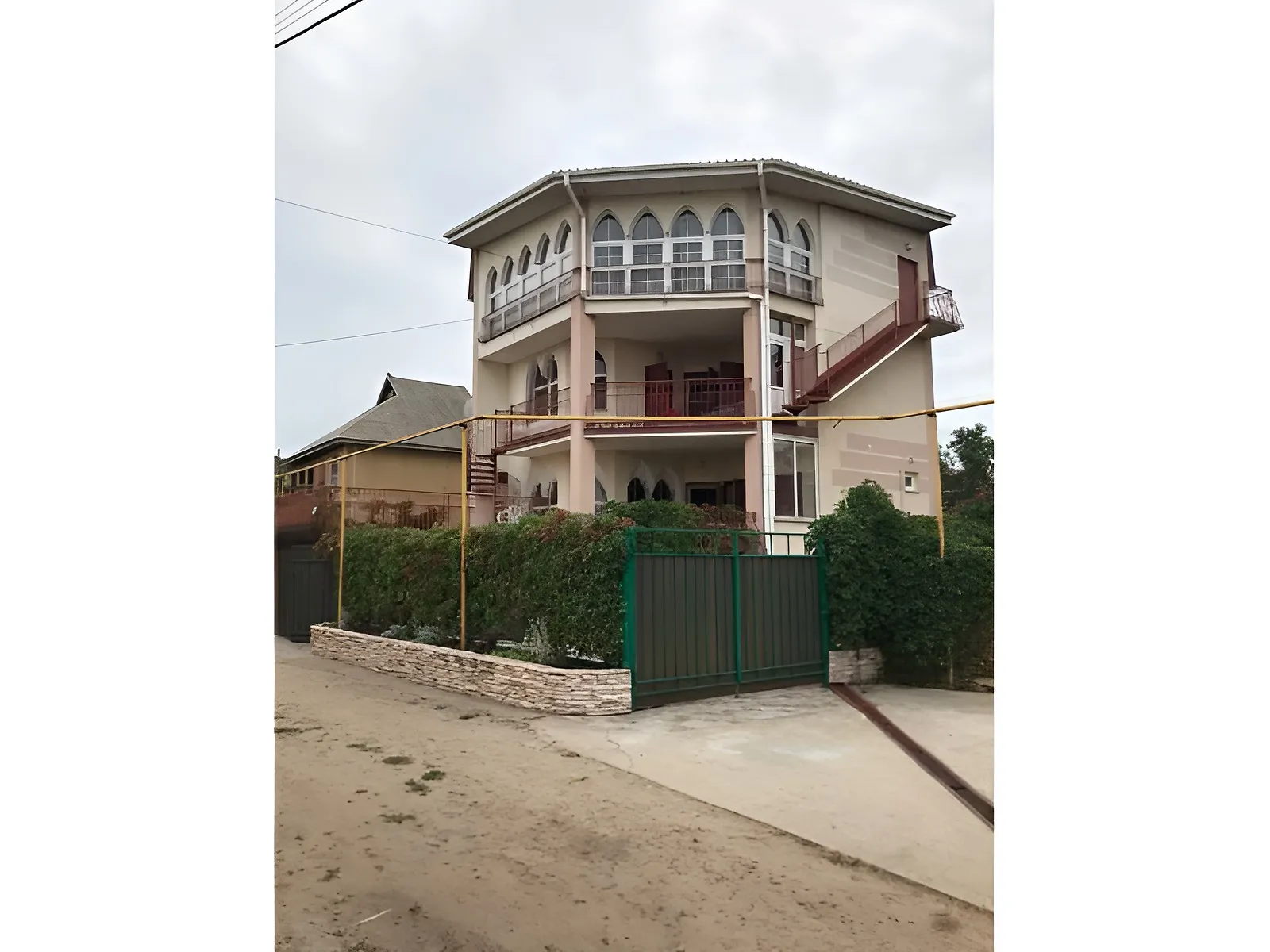 Продается дом на 3 этажа 216 кв. м с балконом, цена: 105000 $ - фото 1