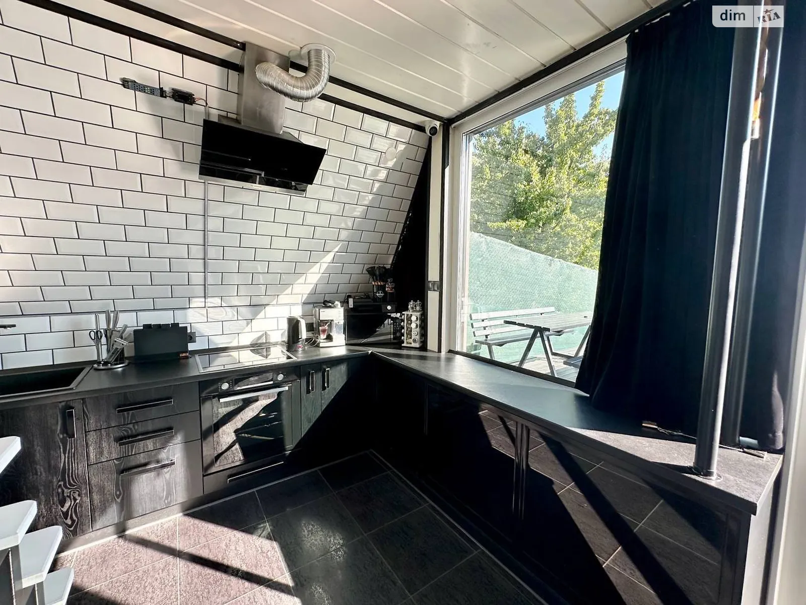 Продается дом на 3 этажа 108 кв. м с беседкой, цена: 149999 $ - фото 1