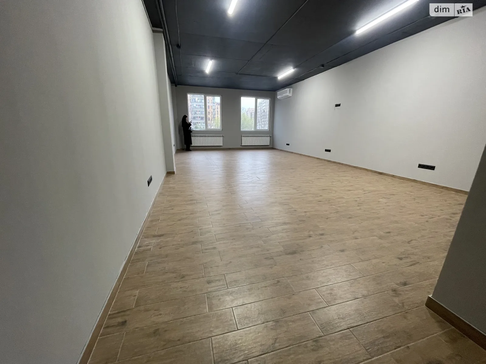 Продается офис 60 кв. м в бизнес-центре, цена: 65000 $ - фото 1