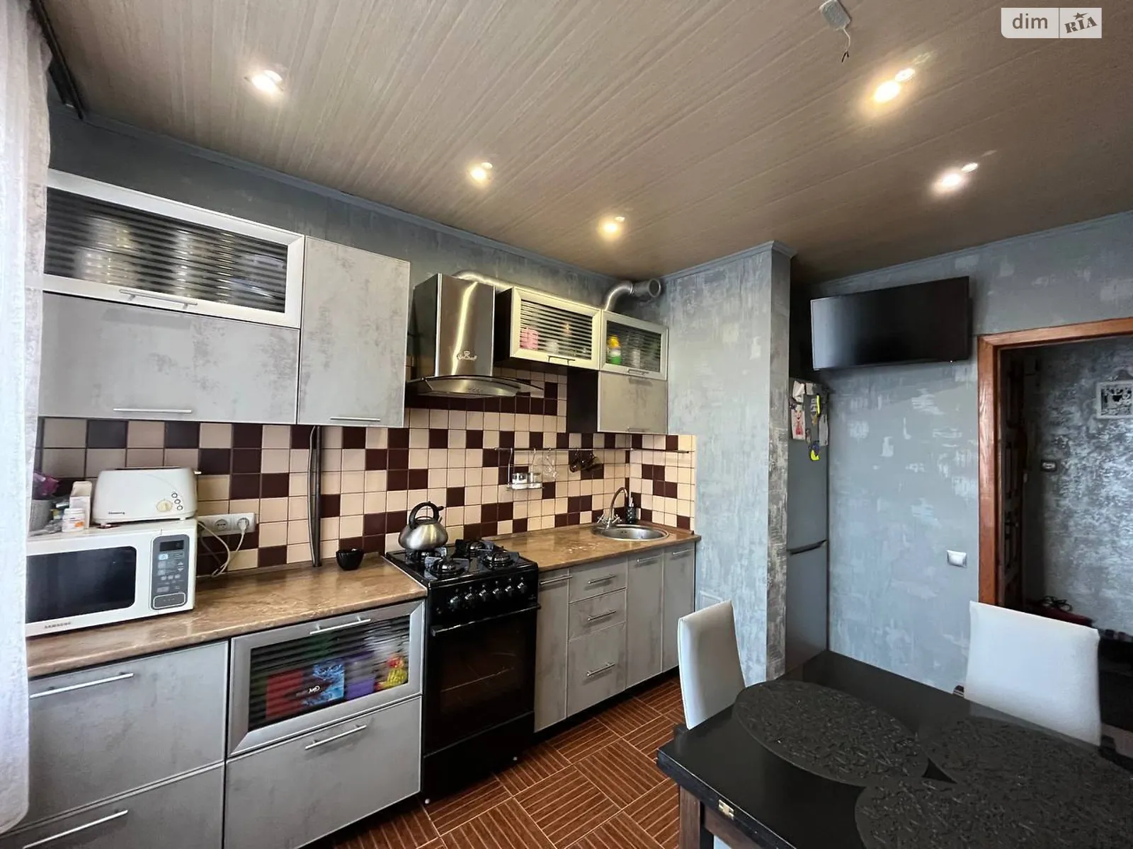 Продается 3-комнатная квартира 63 кв. м в Кривом Роге, ул. Ньютона, 34 - фото 1