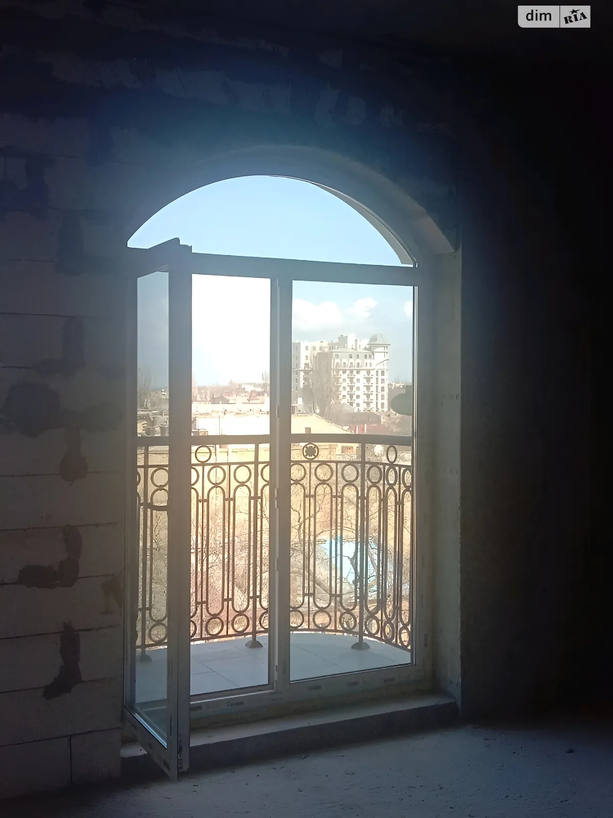 Продається 1-кімнатна квартира 50 кв. м у Одесі, вул. Гімназична, 13 - фото 1
