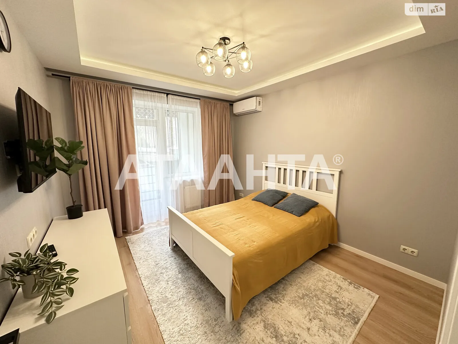 Продается 1-комнатная квартира 65 кв. м в Одессе, ул. Зоопарковая - фото 1