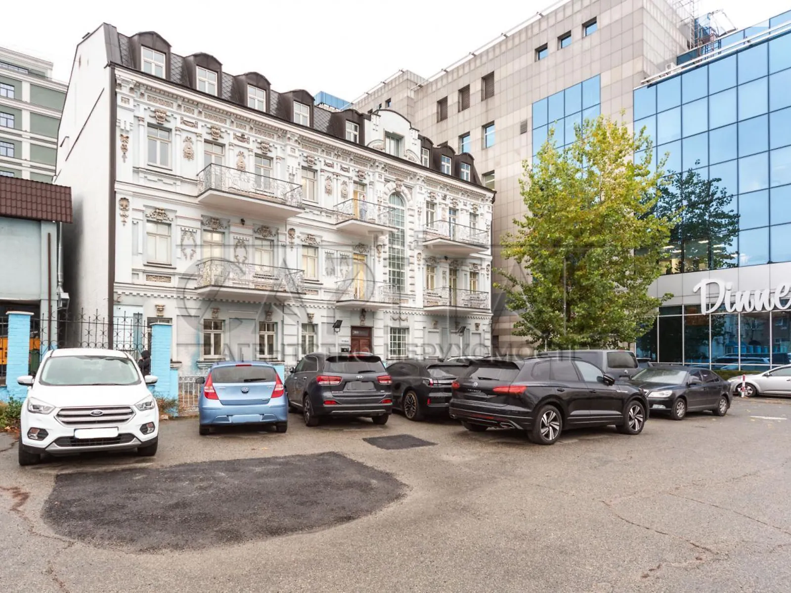 Сдается в аренду офис 1090.4 кв. м в бизнес-центре, цена: 20000 $ - фото 1