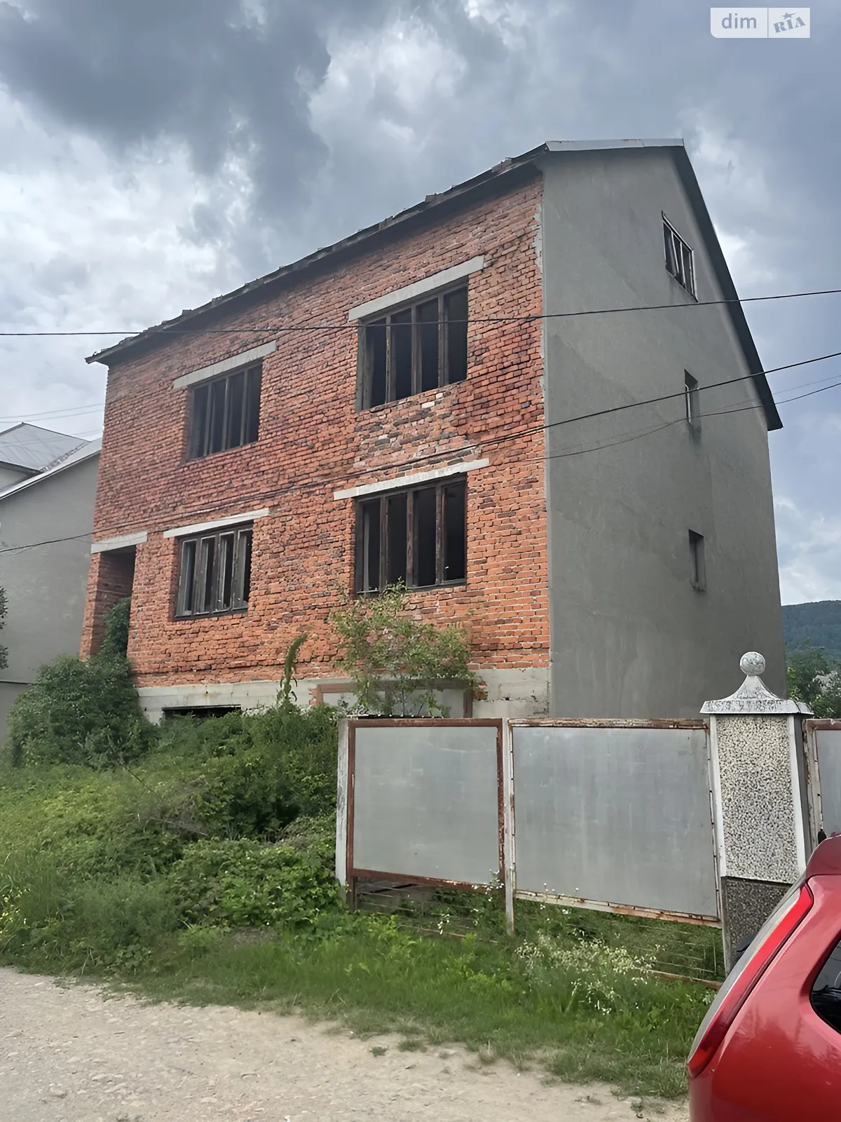 Продается дом на 3 этажа 697 кв. м с террасой, цена: 28000 $ - фото 1