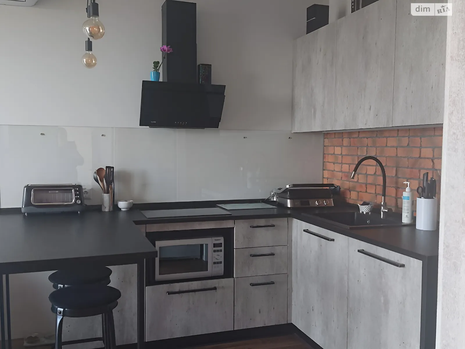 Продается 1-комнатная квартира 35 кв. м в Киеве, ул. Метрологическая, 58 - фото 1
