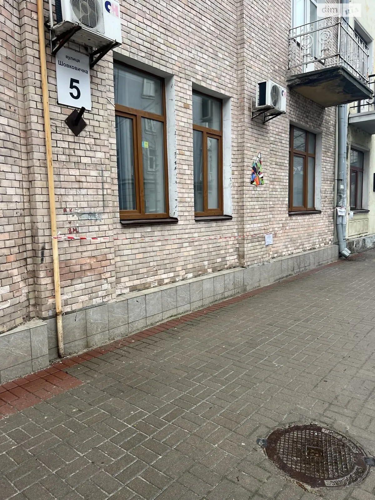 Сдается в аренду офис 140 кв. м в бизнес-центре, цена: 1600 $ - фото 1