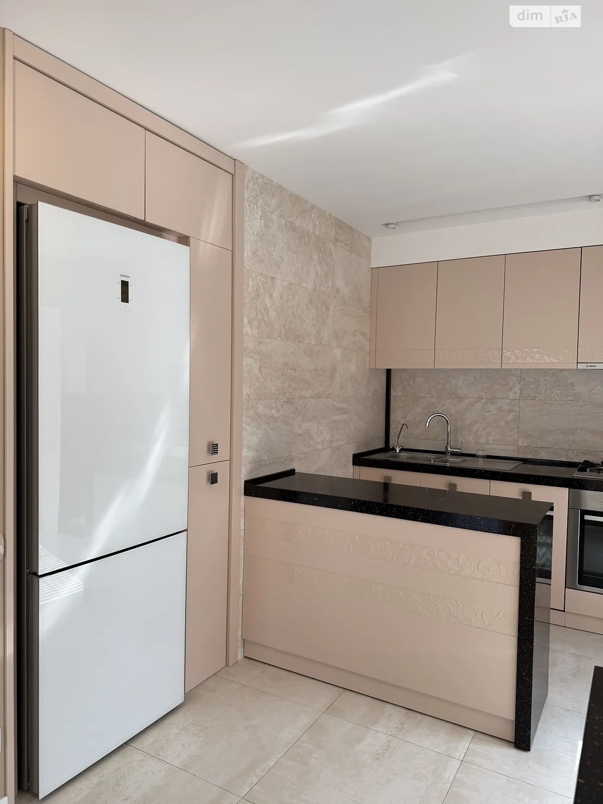 Продается 3-комнатная квартира 93 кв. м в Ровно, ул. Савура Клима, 8 - фото 1