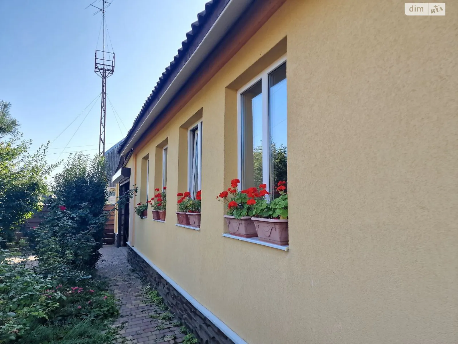 Продается дом на 2 этажа 163 кв. м с гаражом, цена: 65000 $ - фото 1