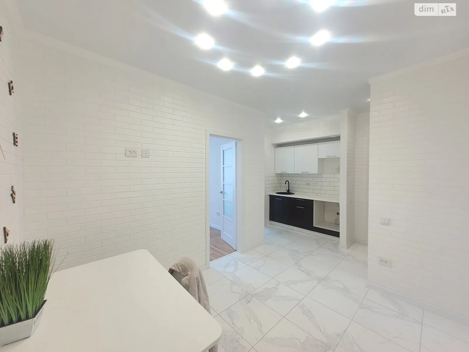 Продается 2-комнатная квартира 41 кв. м в Одессе, ул. Жемчужная, 8 - фото 1