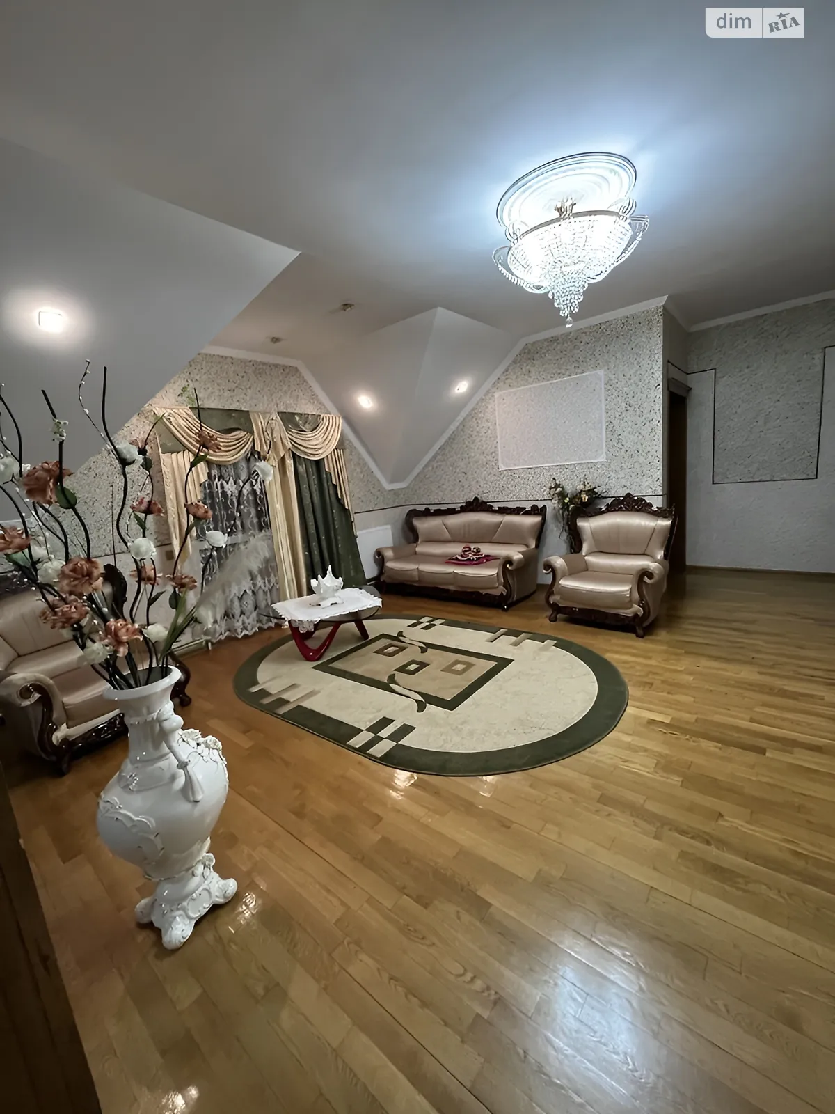 Продается дом на 2 этажа 450 кв. м с гаражом, цена: 200000 $ - фото 1