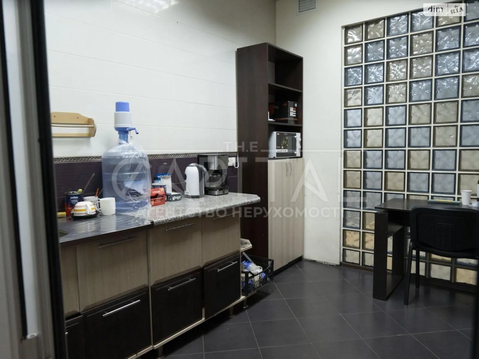 Сдается в аренду офис 402 кв. м в бизнес-центре, цена: 4800 $ - фото 1