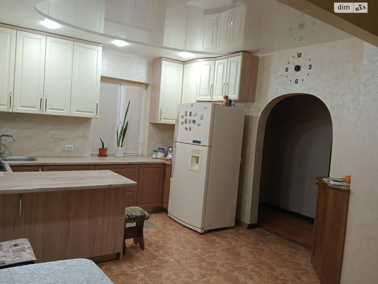 Продается дом на 3 этажа 447.8 кв. м с бассейном, цена: 180000 $ - фото 1
