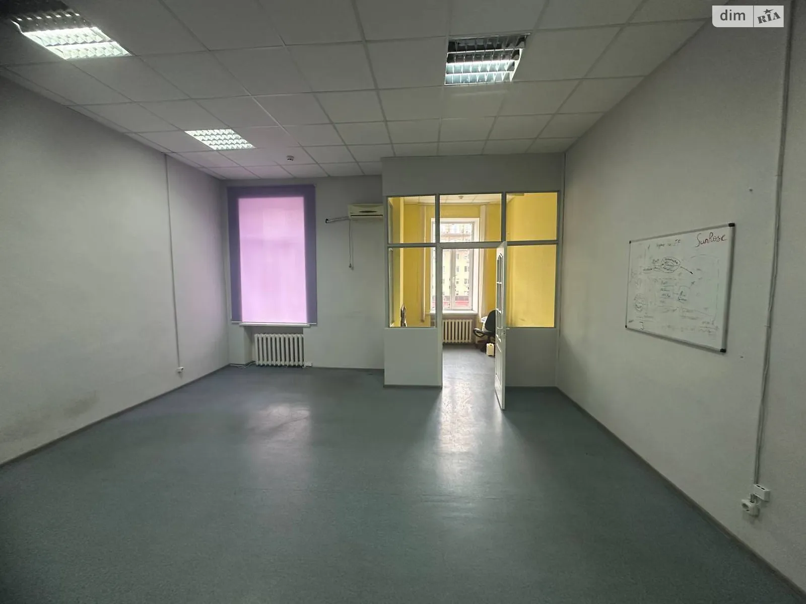 Сдается в аренду офис 39.8 кв. м в бизнес-центре, цена: 10746 $ - фото 1