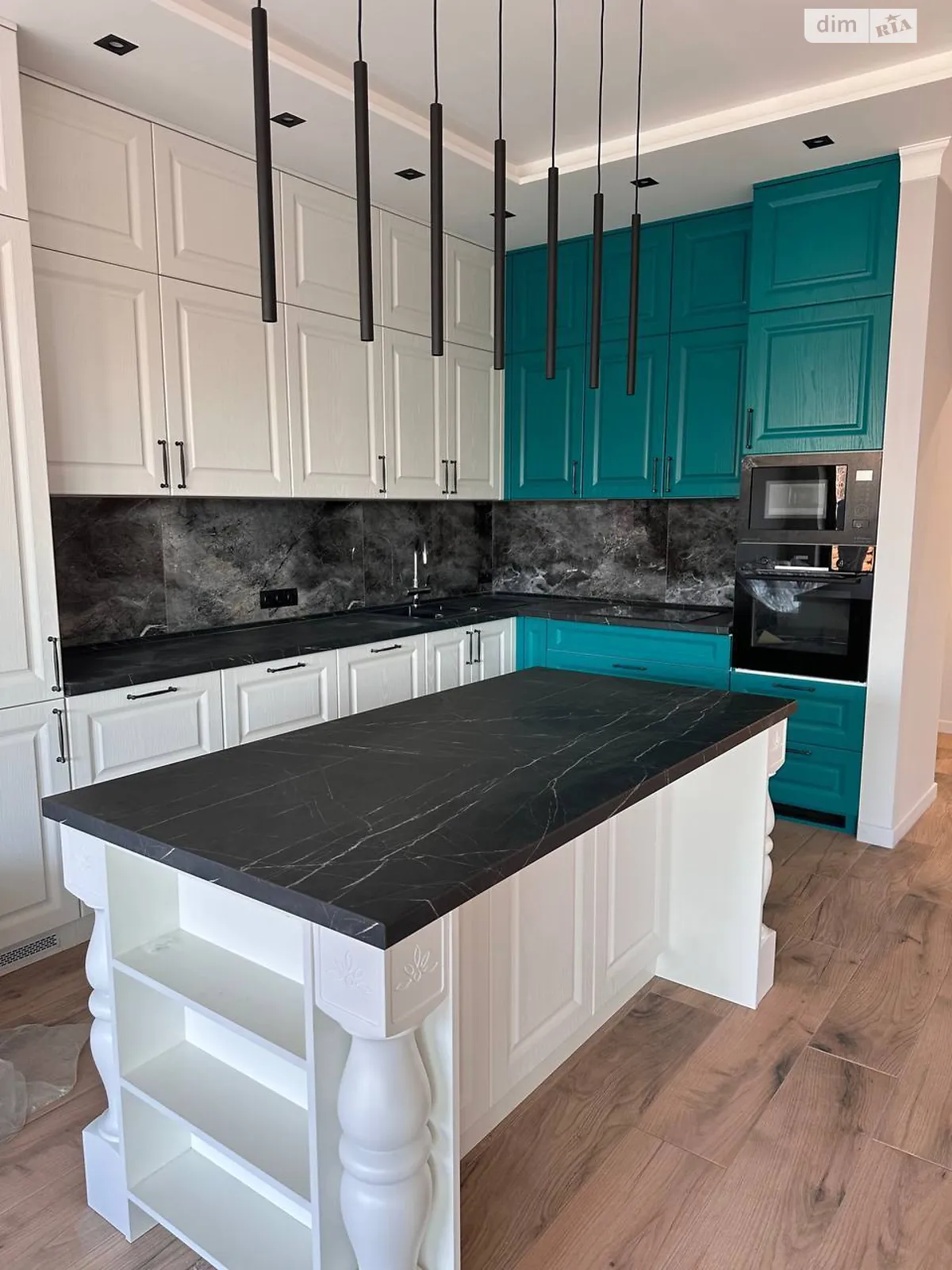 Продается дом на 2 этажа 227.7 кв. м с гаражом, цена: 315000 $ - фото 1